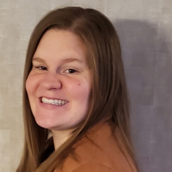 Meet your Posher, Cassandra - Picture 1 of 1